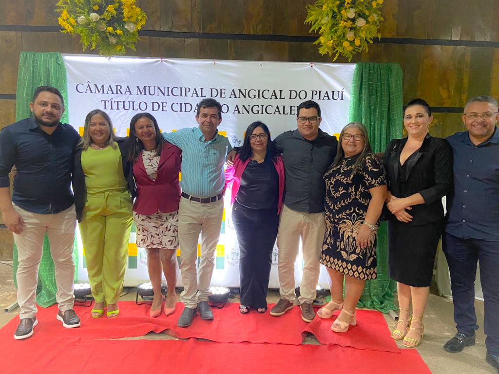 ENTREGA DE TÍTULO HONORÍFICO 